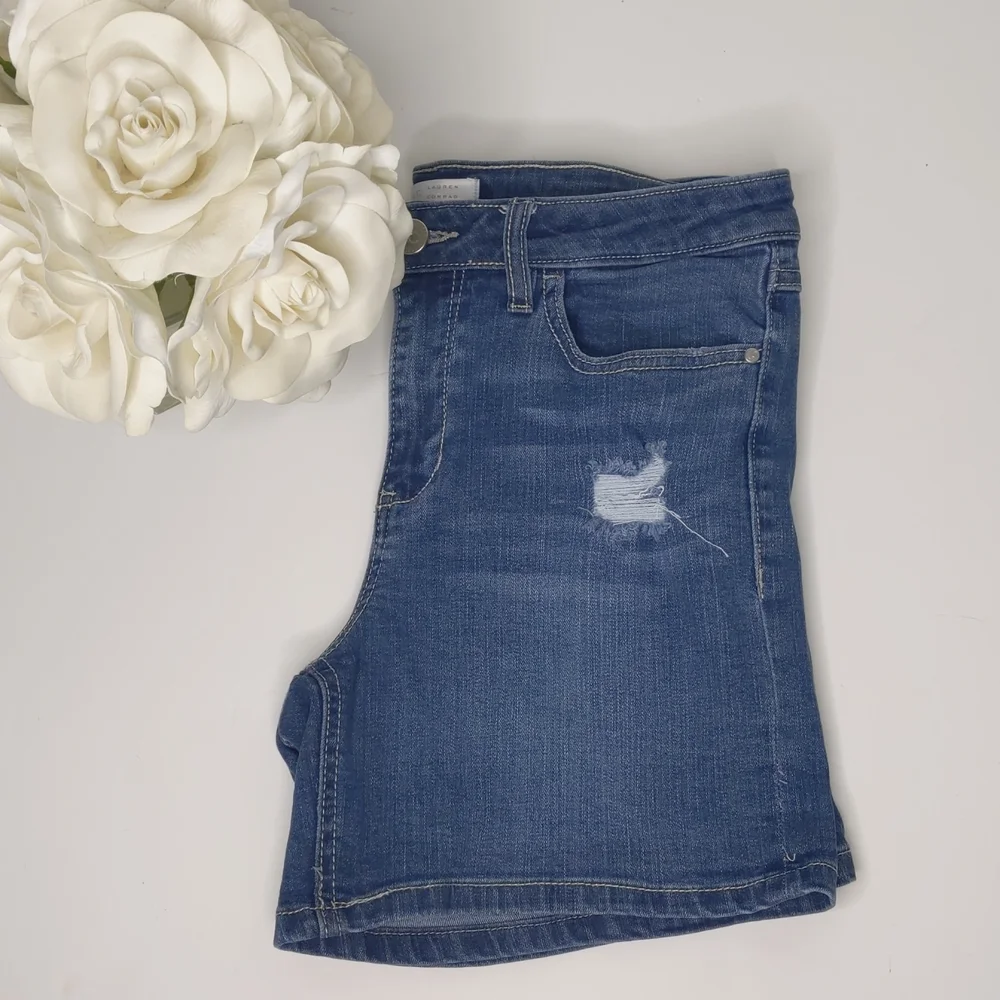 Lauren Conrad distressed jean shorts size 8